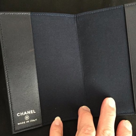 SOLD AUTHENTIC Chanel 4 piece travel clutch - Picture 4 of 8